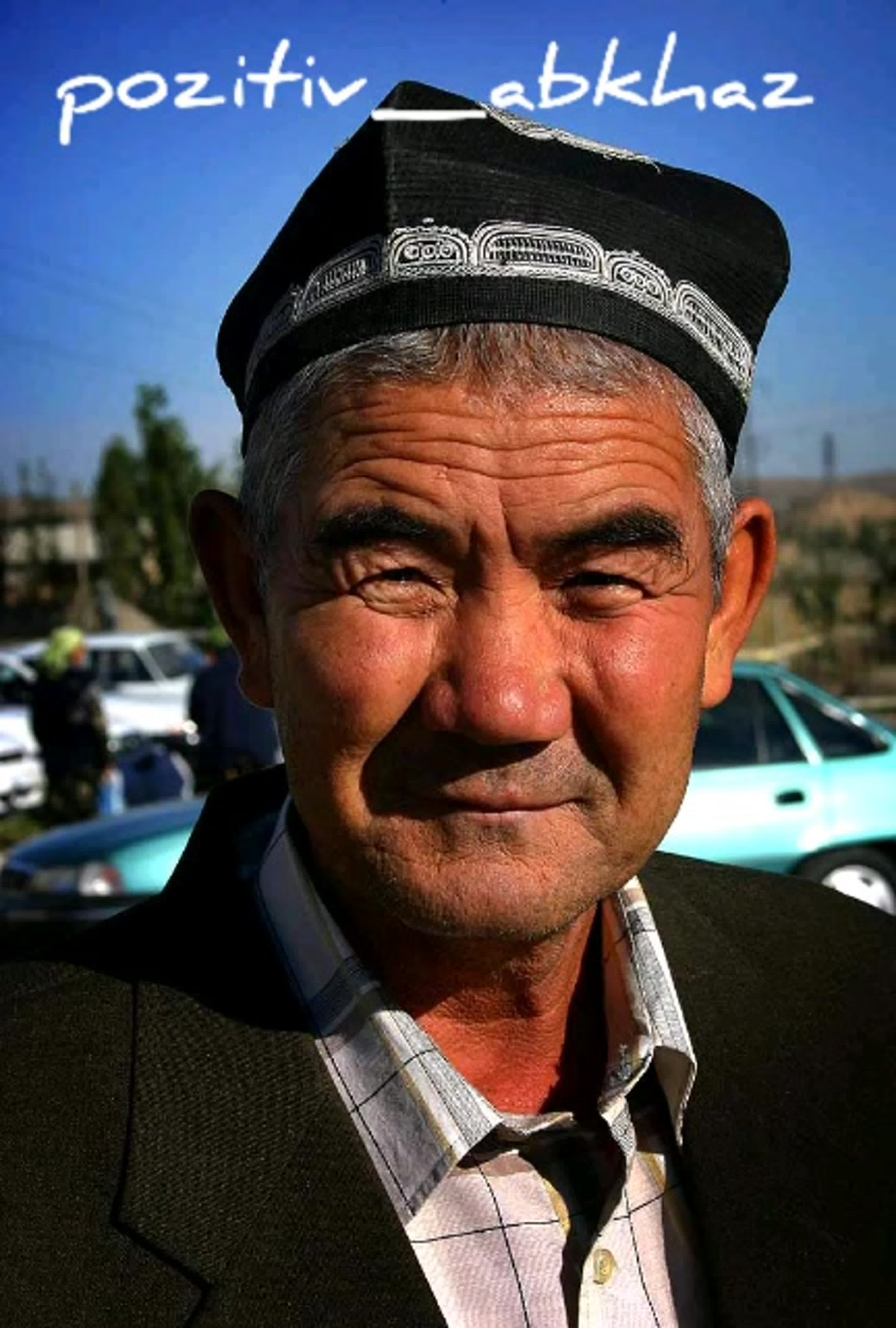 Узбек таджикский. Уйгур дуппи. Мужчина в тюбетейке Узбекистан. Узбеки мужчины. Узбеки внешность.