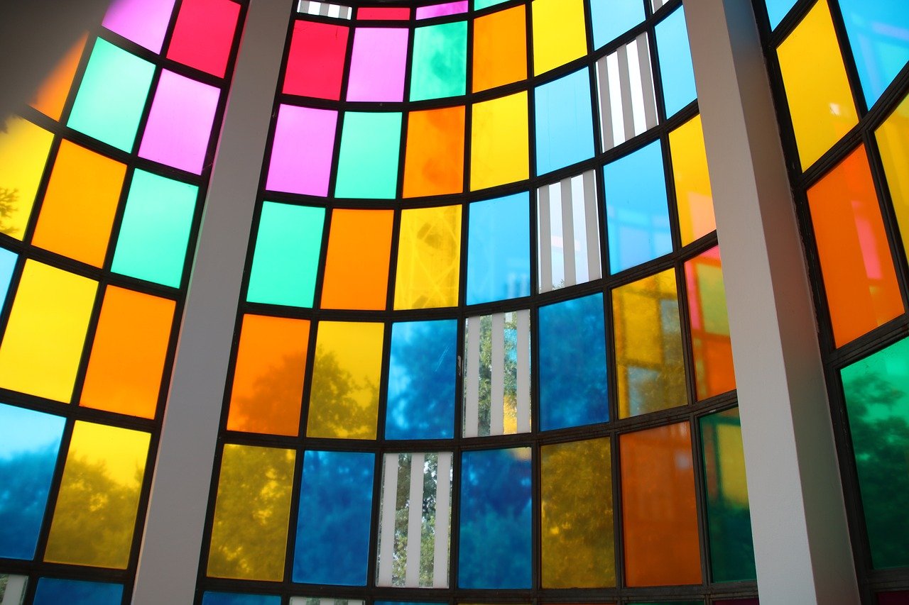 Окна с цветными стеклами