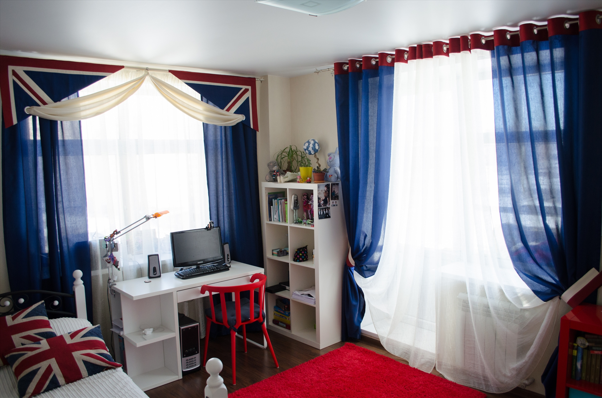 Комната подростка с двумя окнами - 75 фото