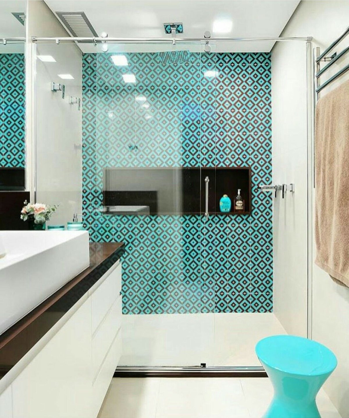 Бирюзовая плитка в ванную