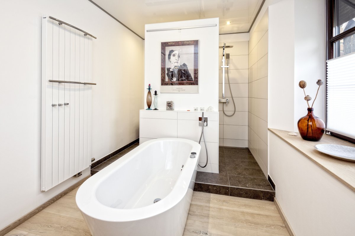 Современные ванны большая в небольших квартирах