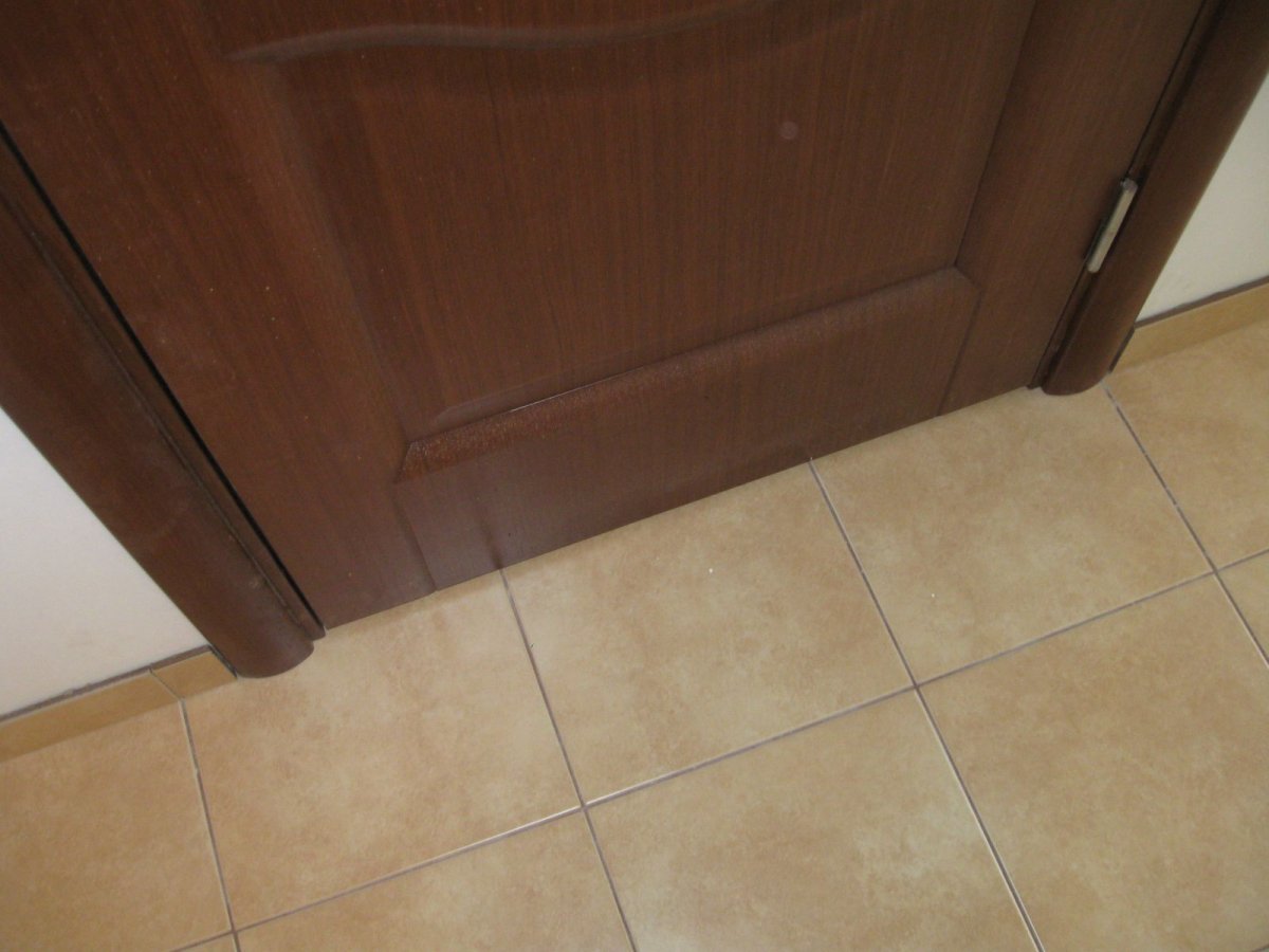 Плитка на пороге в ванной