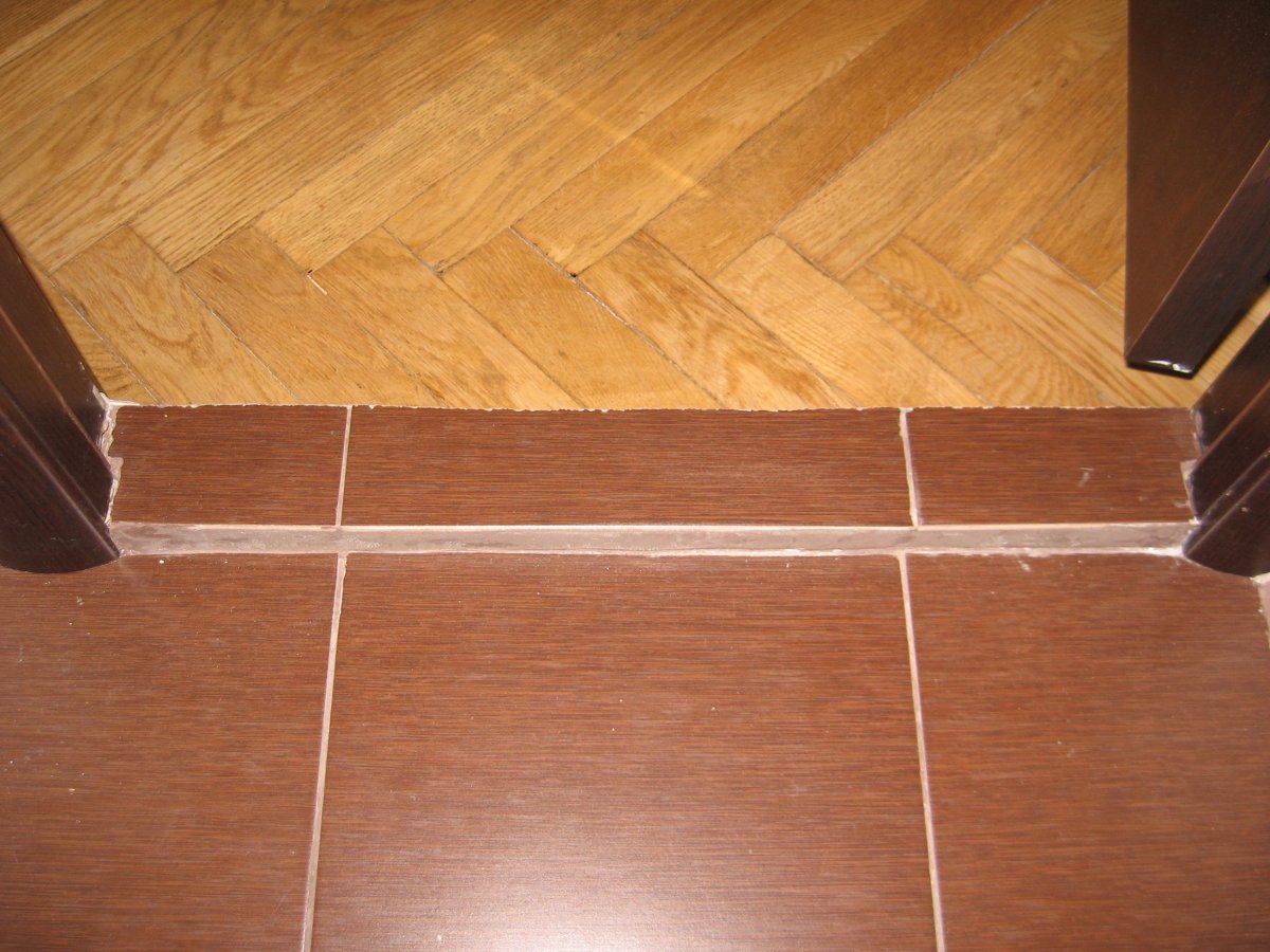 Порог из плитки в ванной