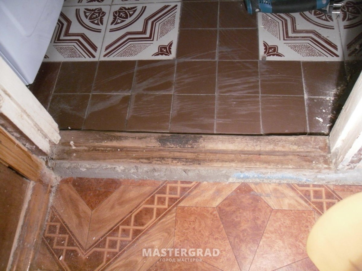 Бетонный порожек в ванной