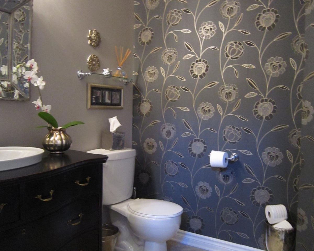 Красивый потолок в ванной