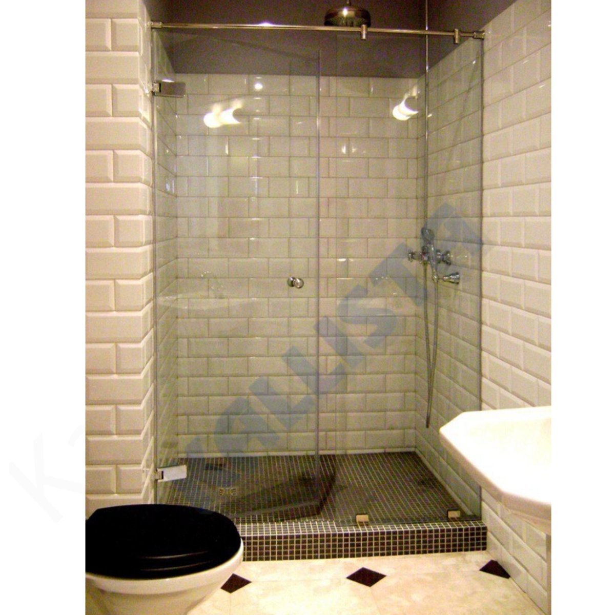 Стеклянная душевая перегородка