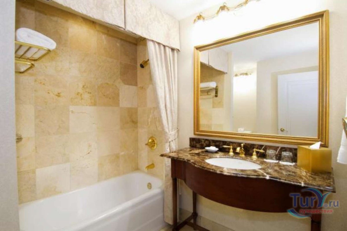 Зеркало с фацетом в ванную