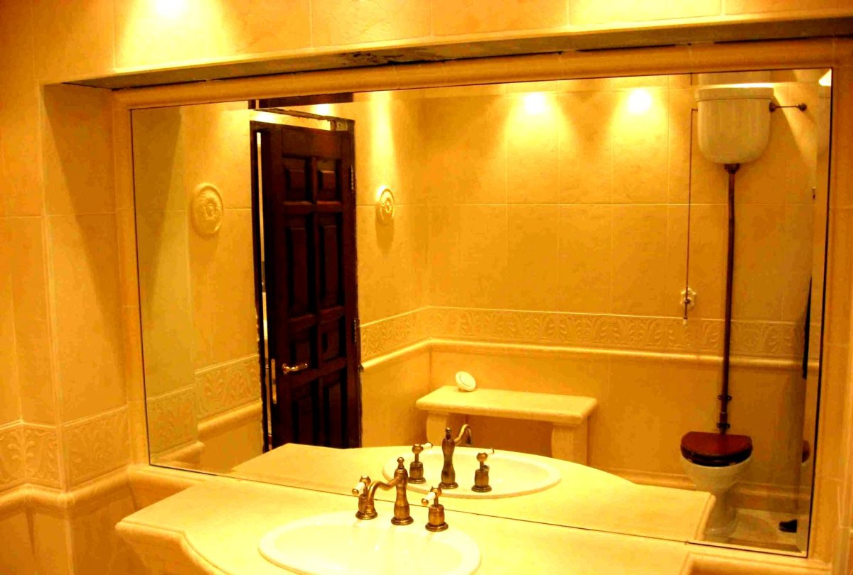 Зеркальная плитка в ванной