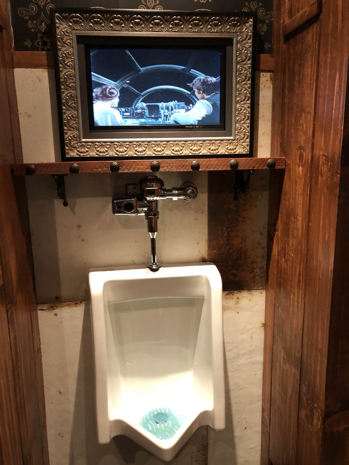 Ванная 2 х 2 в классическом стиле