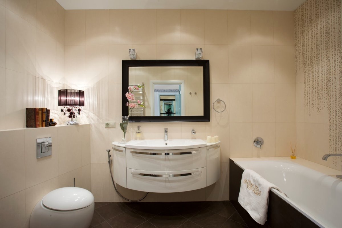 Зеркало над раковиной в ванной