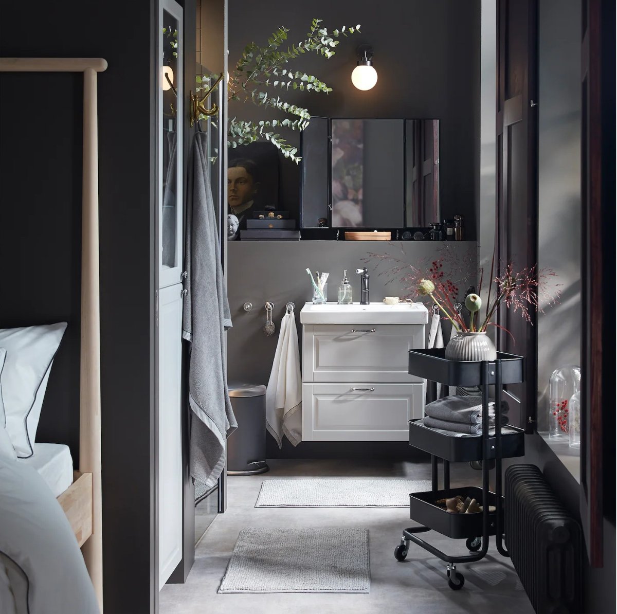 Ванная комната с туалетным столиком