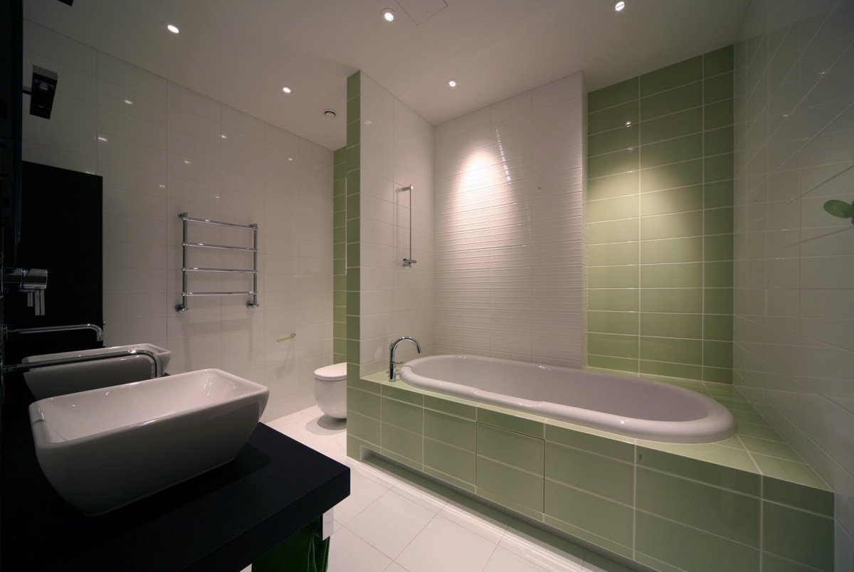 Серо зеленая ванная комната