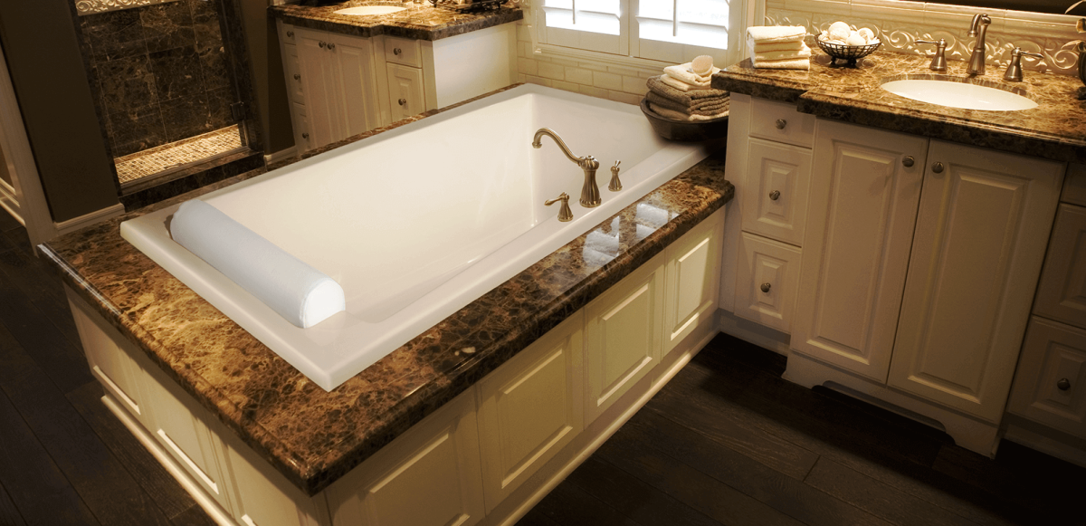 Ванна под столешницей из камня