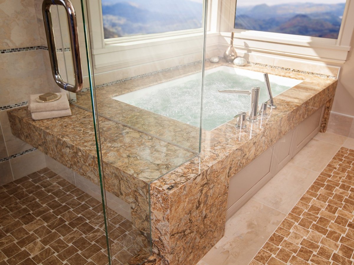 Ванная отделанная травертином