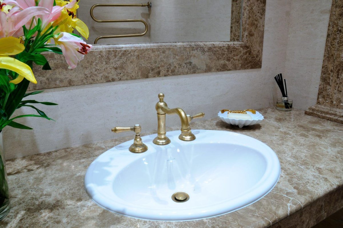 Отделка ванной камнем