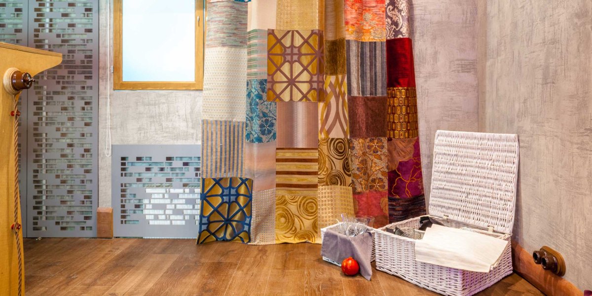 Занавески на мебели в стиле пэчворк в интерьере