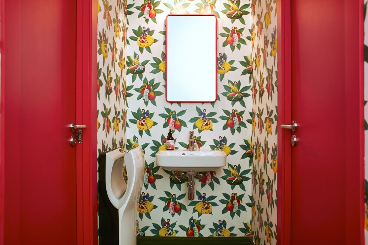 Обои в туалетной комнате