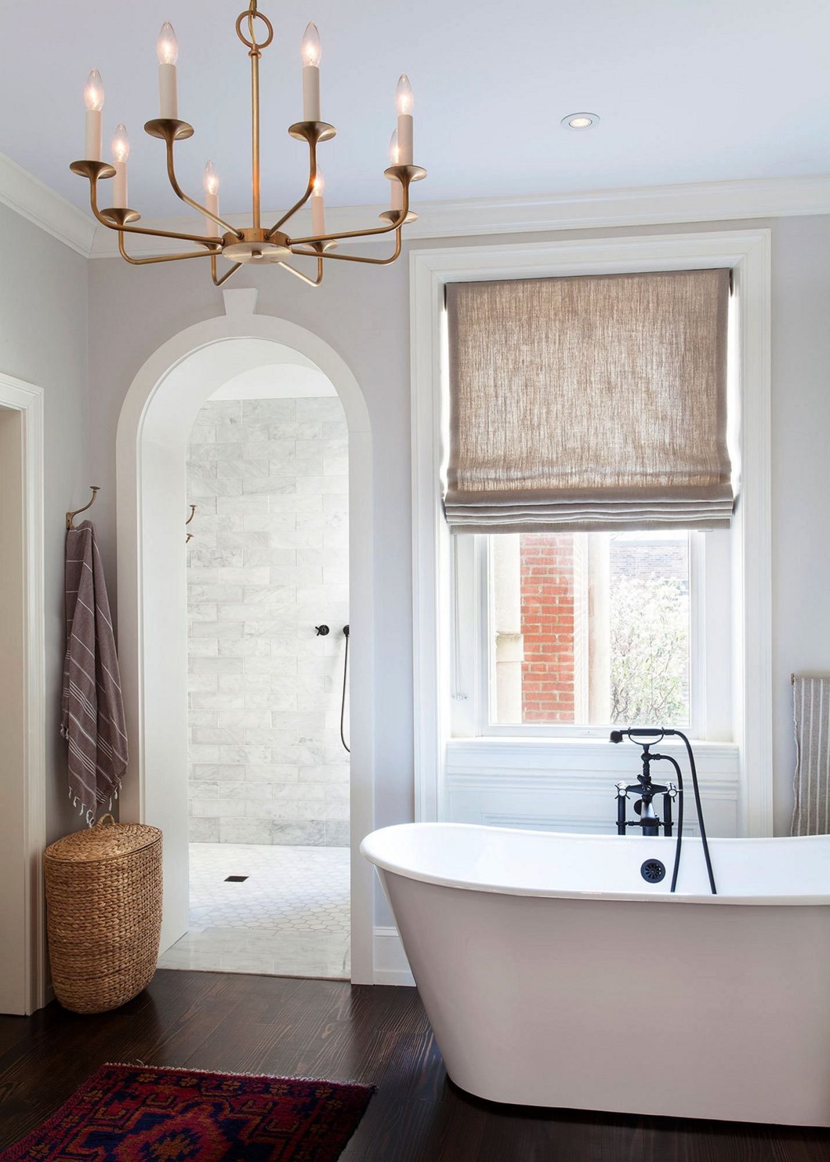 Окно над ванной