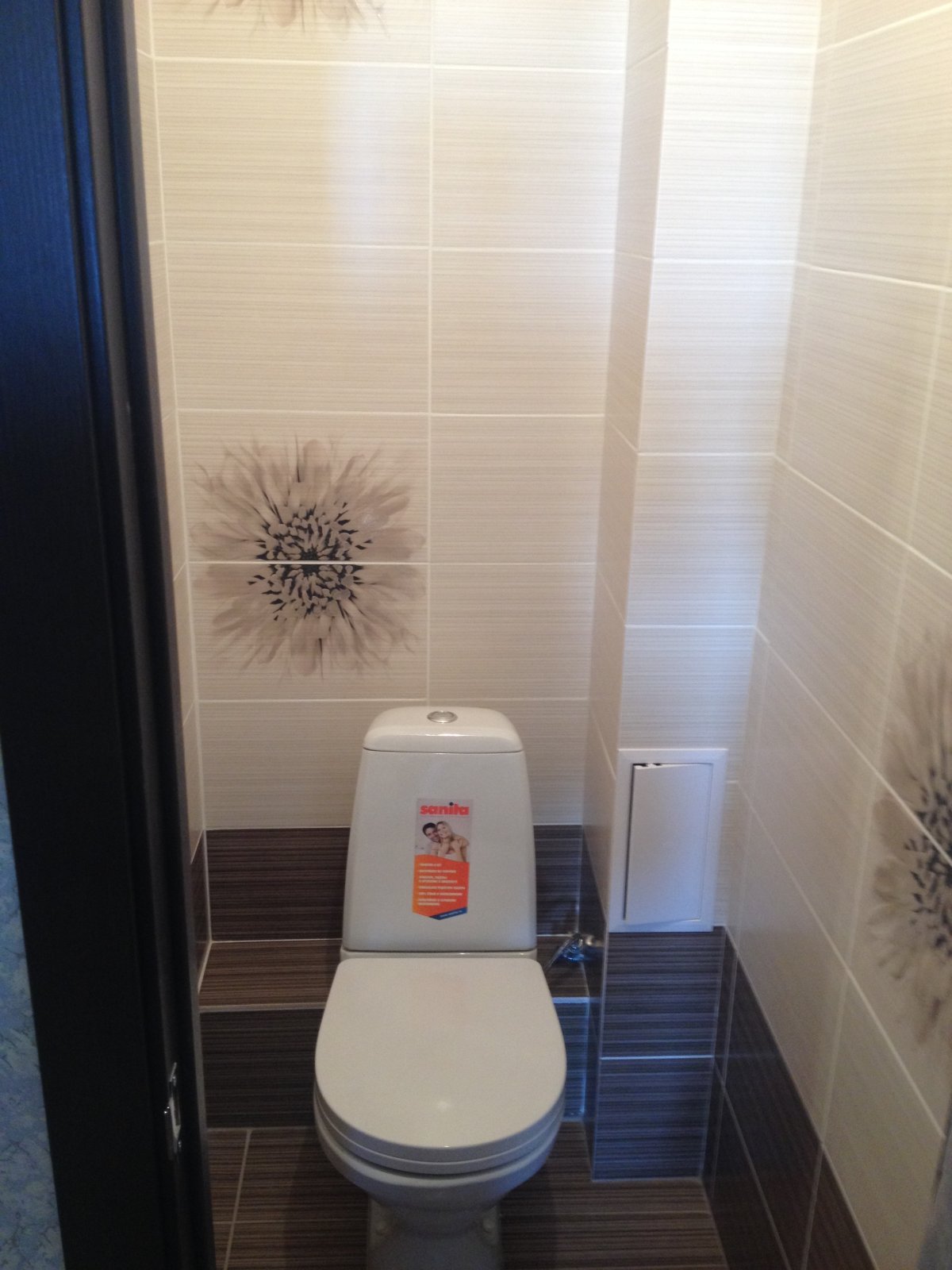 Интерьер туалета с панелями