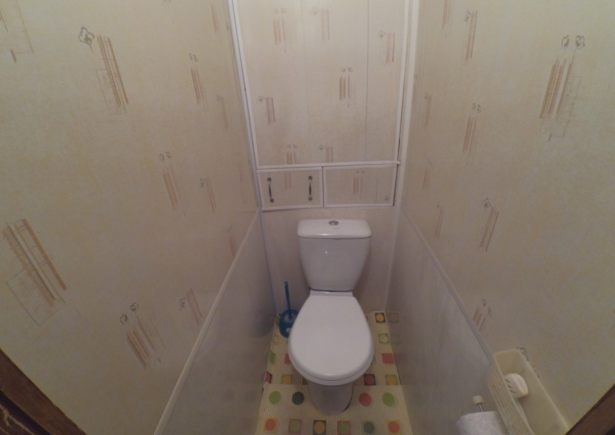 Красивый ремонт туалета с мебелью