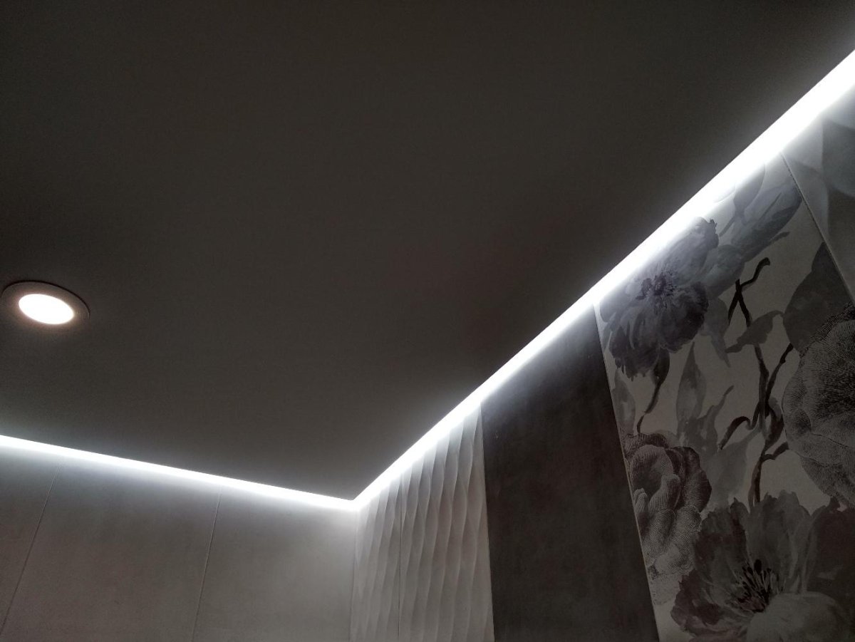 Парящие натяжные потолки с подсветкой фото