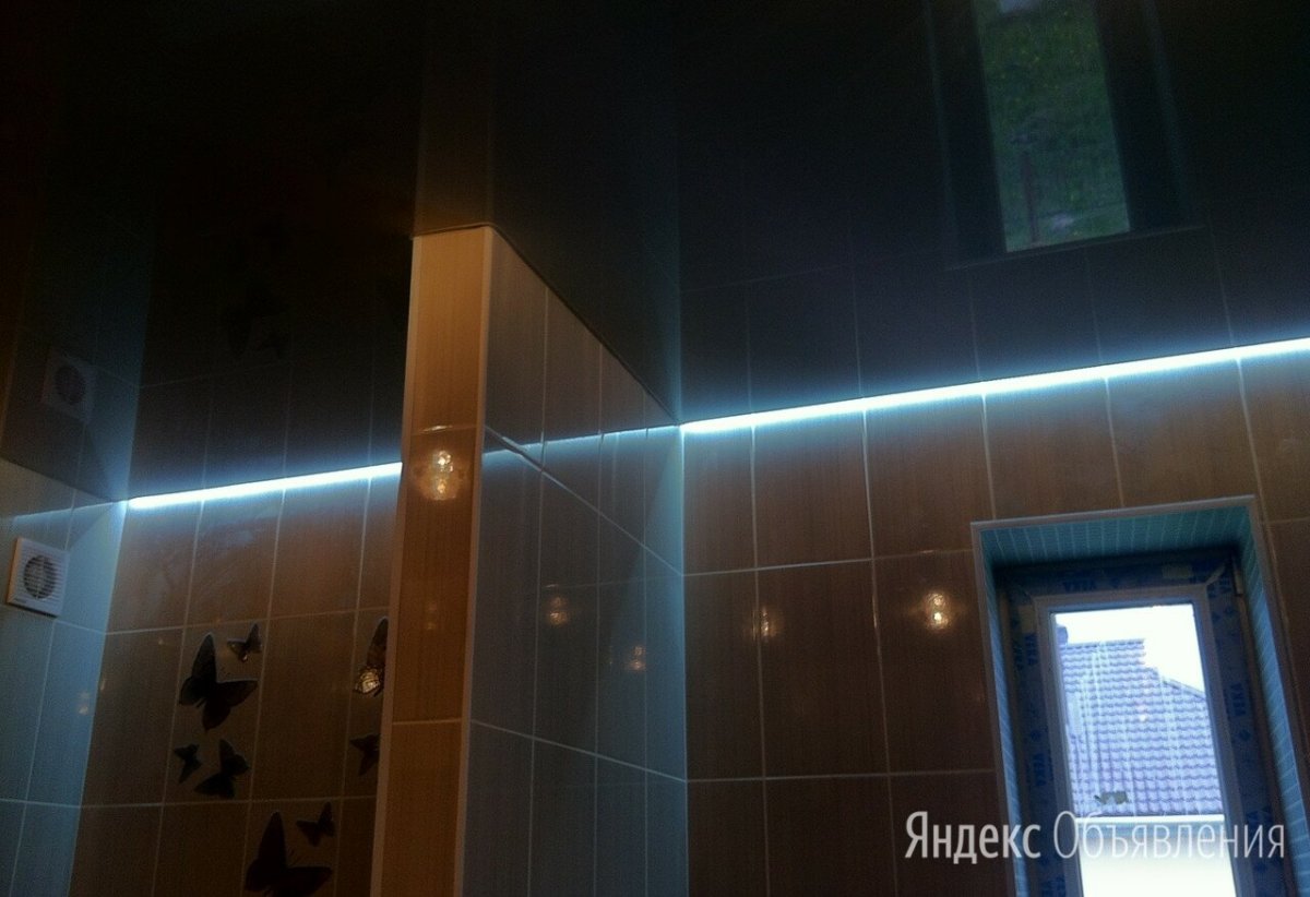 Световые линии в коридоре