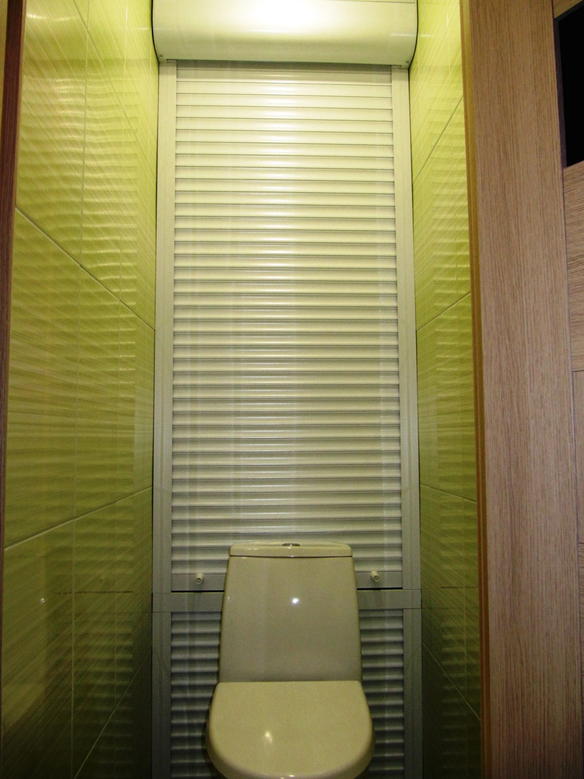 Шторка на окно в ванную комнату