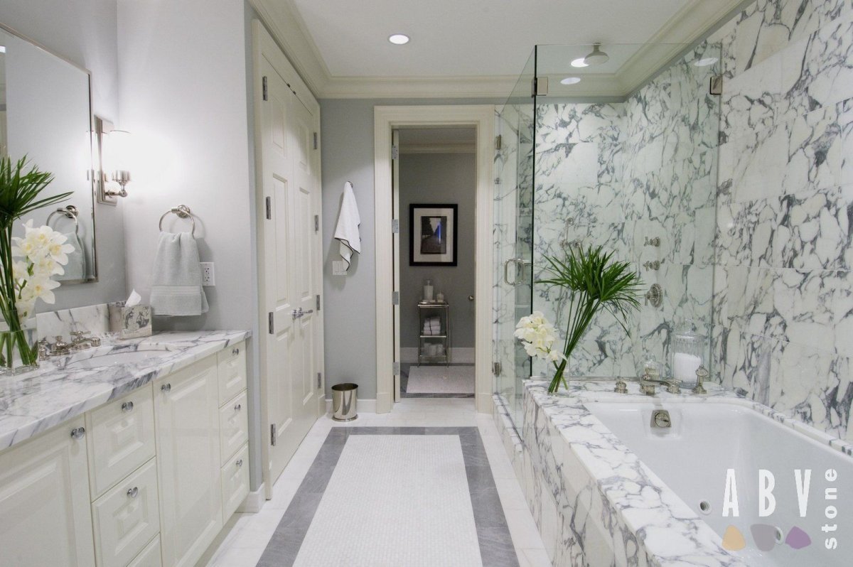 Мраморная ванная комната