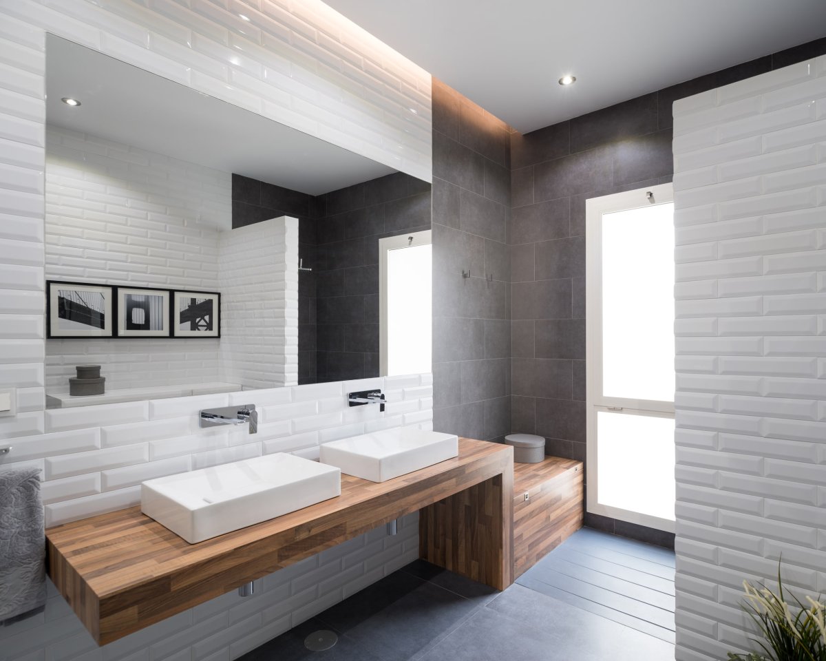 Ванная комната дерево и белый цвет