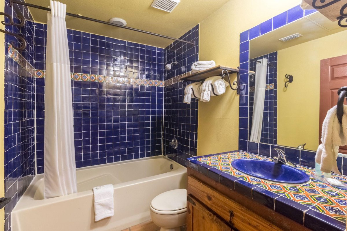 Ванна в стиле Прованс голубые