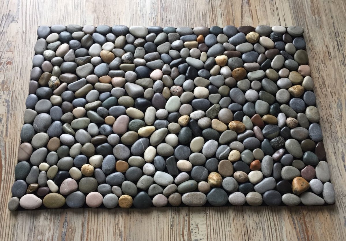 Массажный коврик из гальки