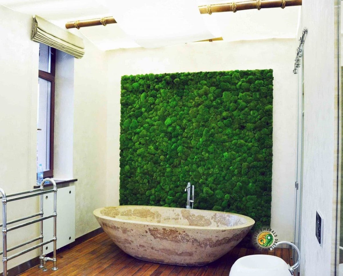 Стена из мха в ванной