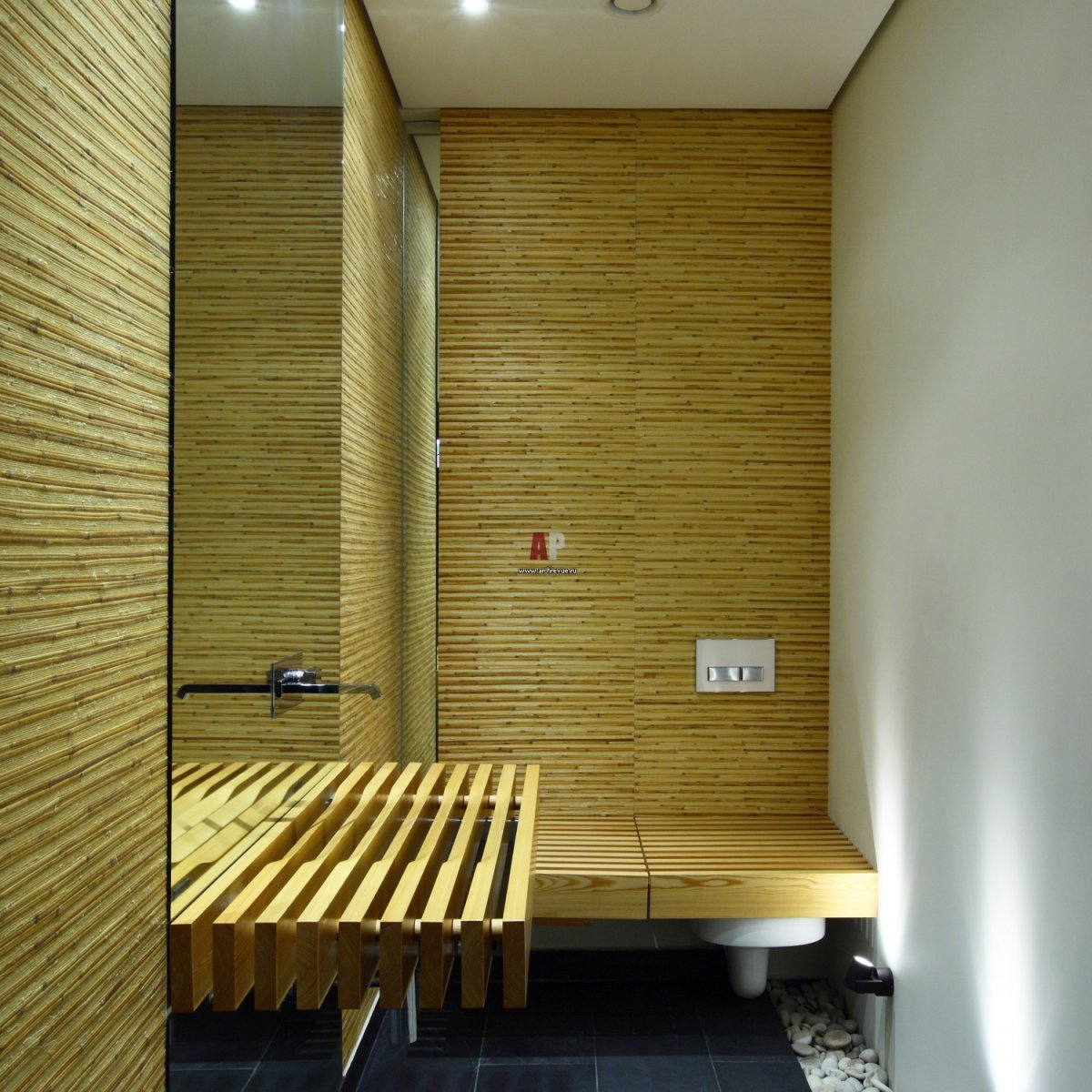 Ванная комната 4 кв.м мрамор и дерево