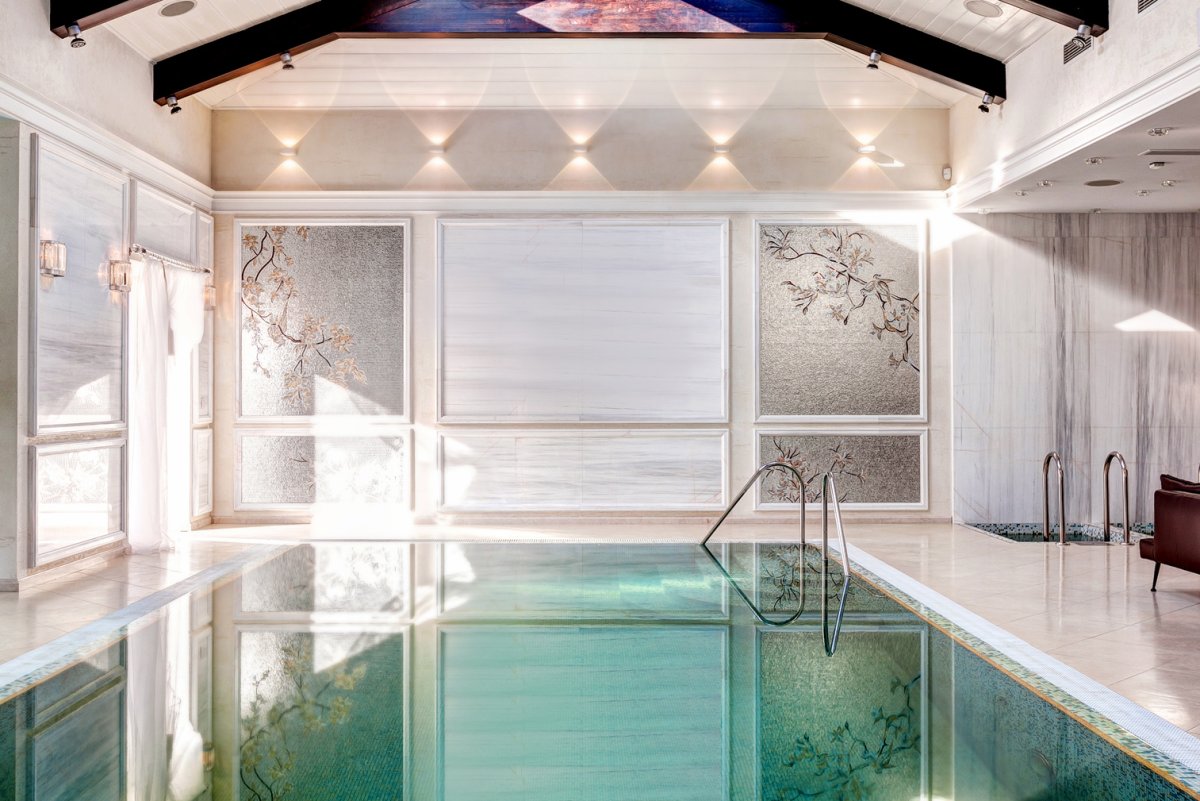 Сауна и душевая кабина в ванной комнате