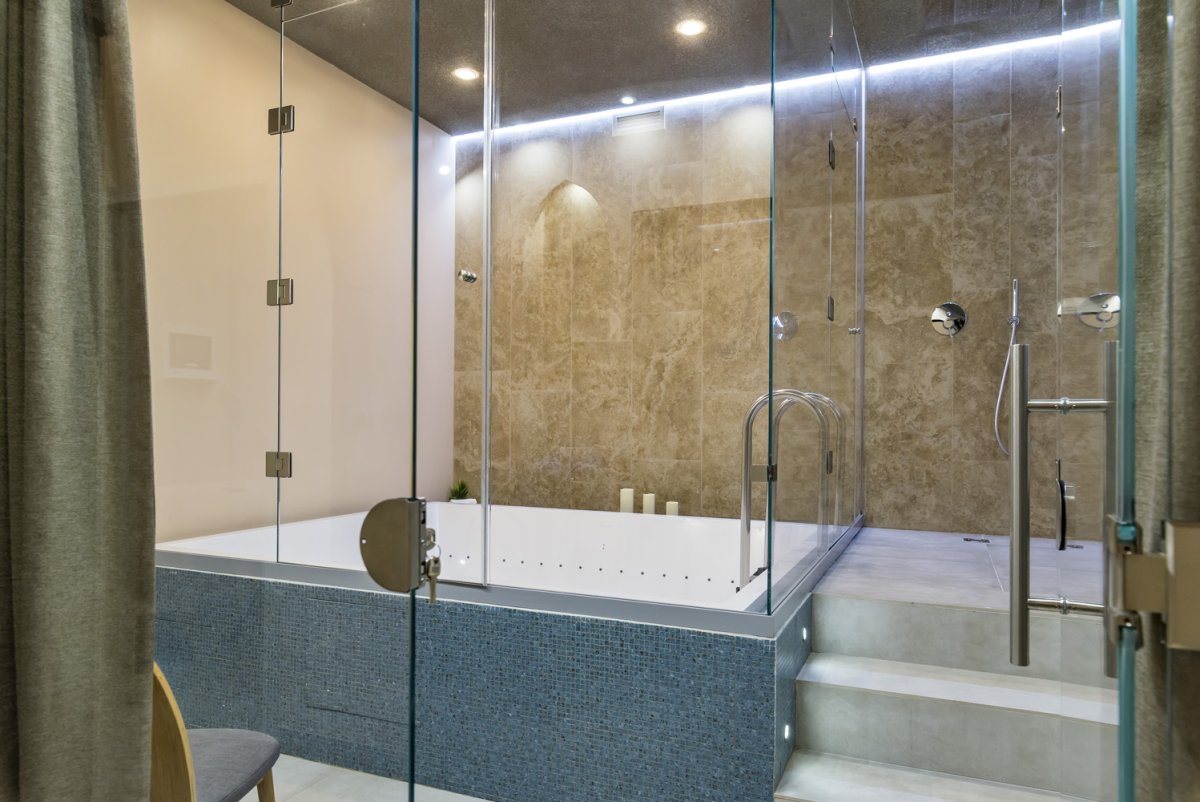 Душевые в бассейне