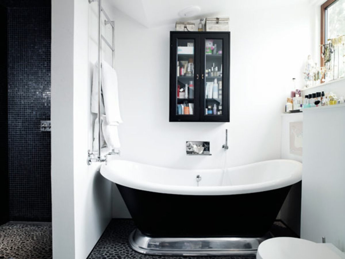 Черно-белая ванная комната в хрущевке