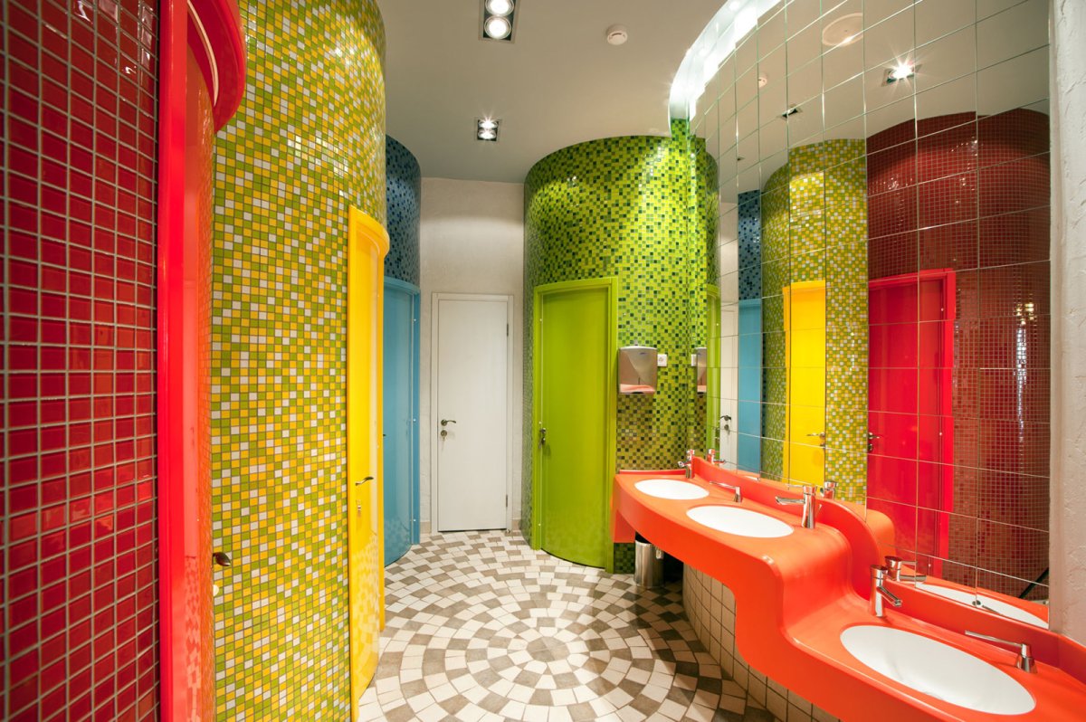 Стильный туалет в офисе