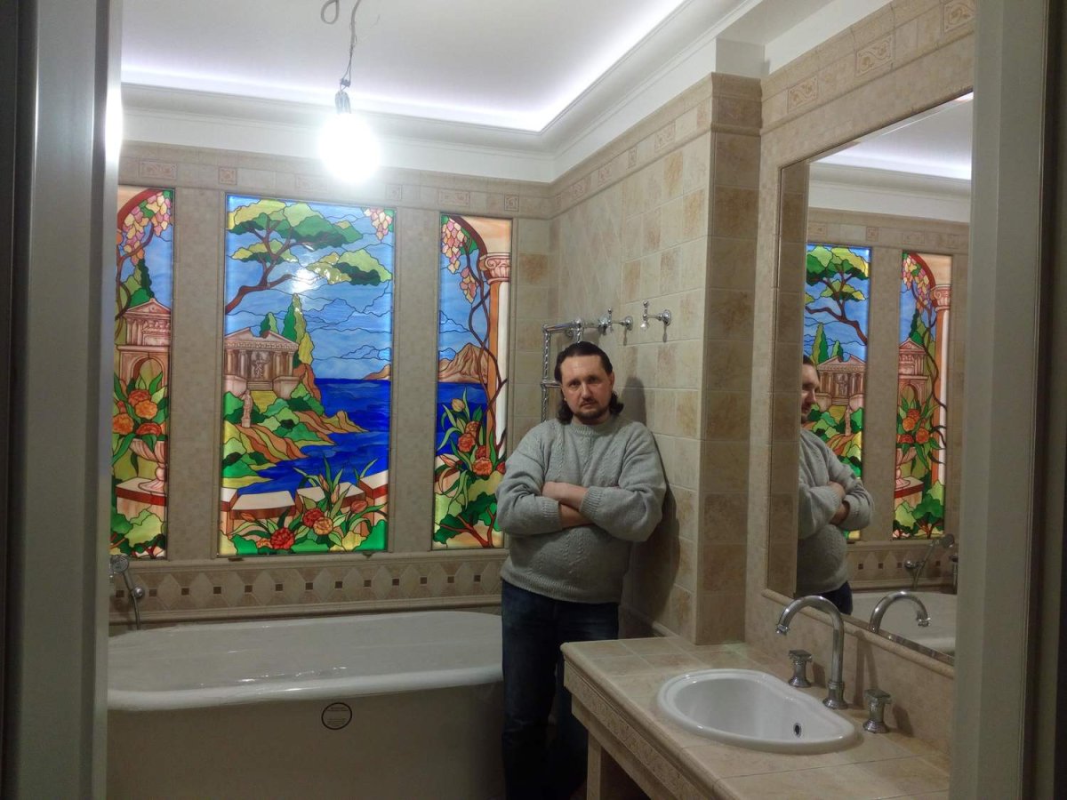 Витражное окно в ванной