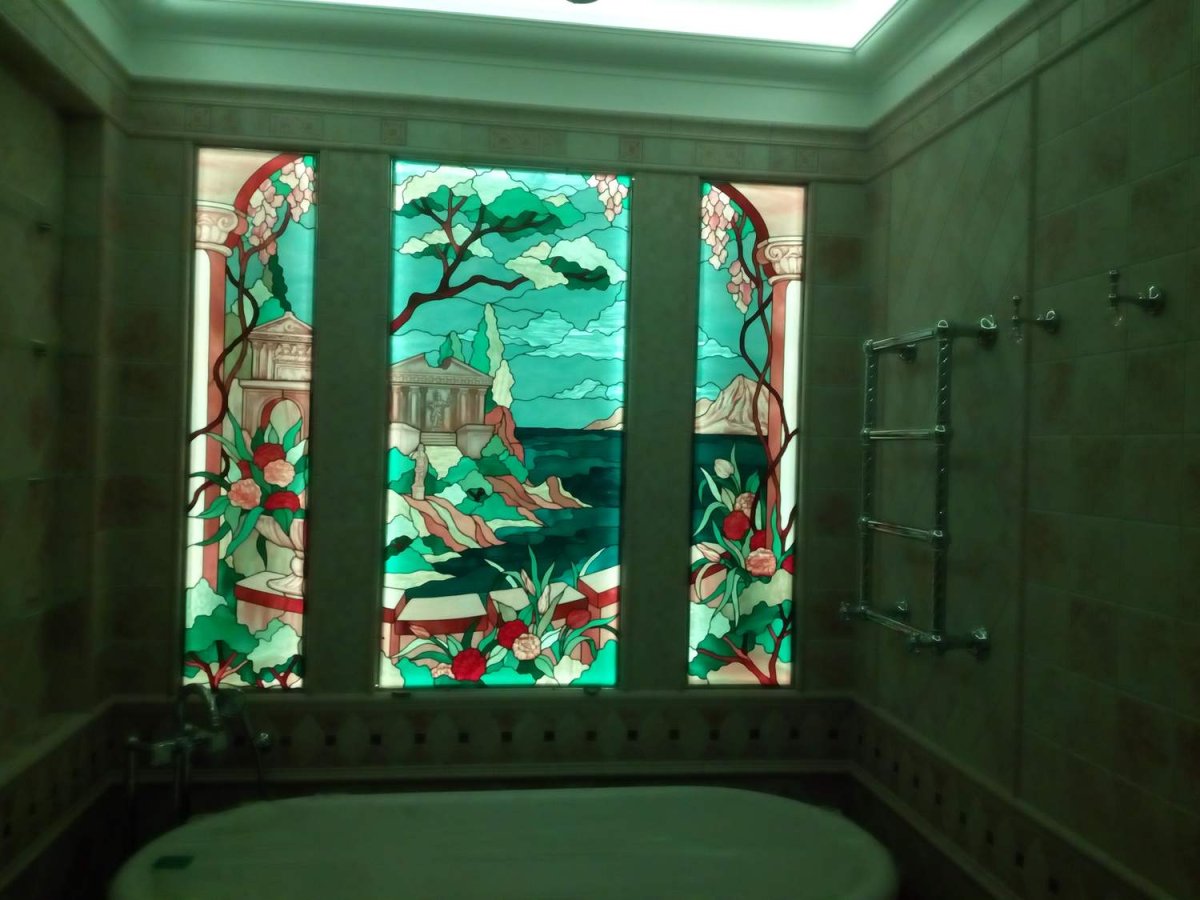Витражное окно в ванной