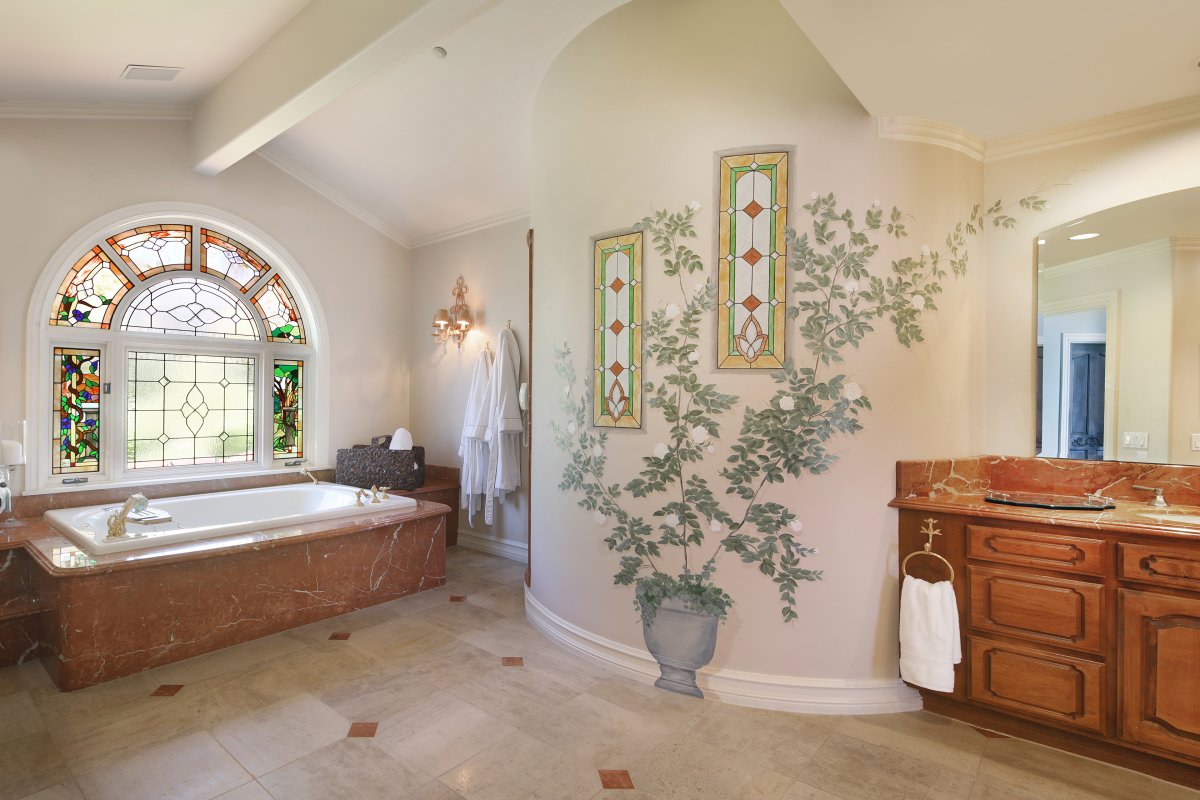 Обои с зеленью в интерьере