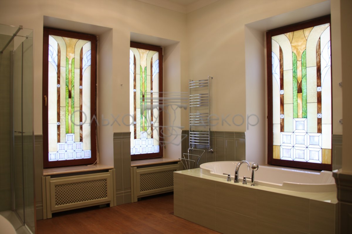 Витражное окно в ванной