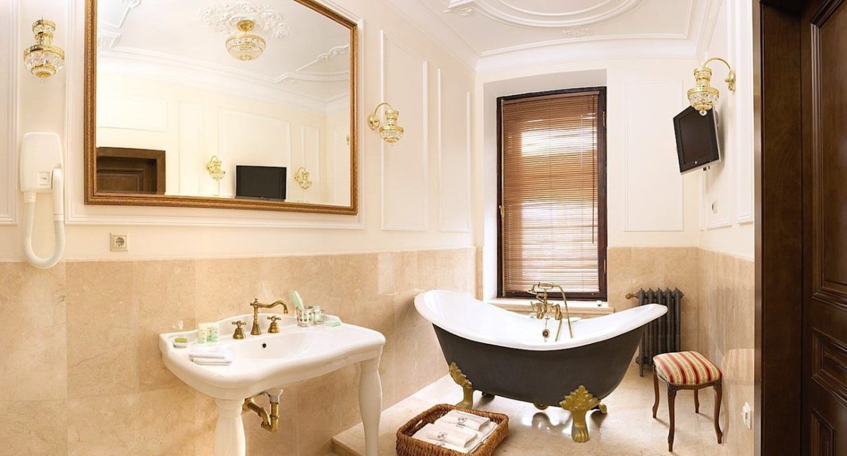 Интерьеры ванных комнат с ванной на ножках