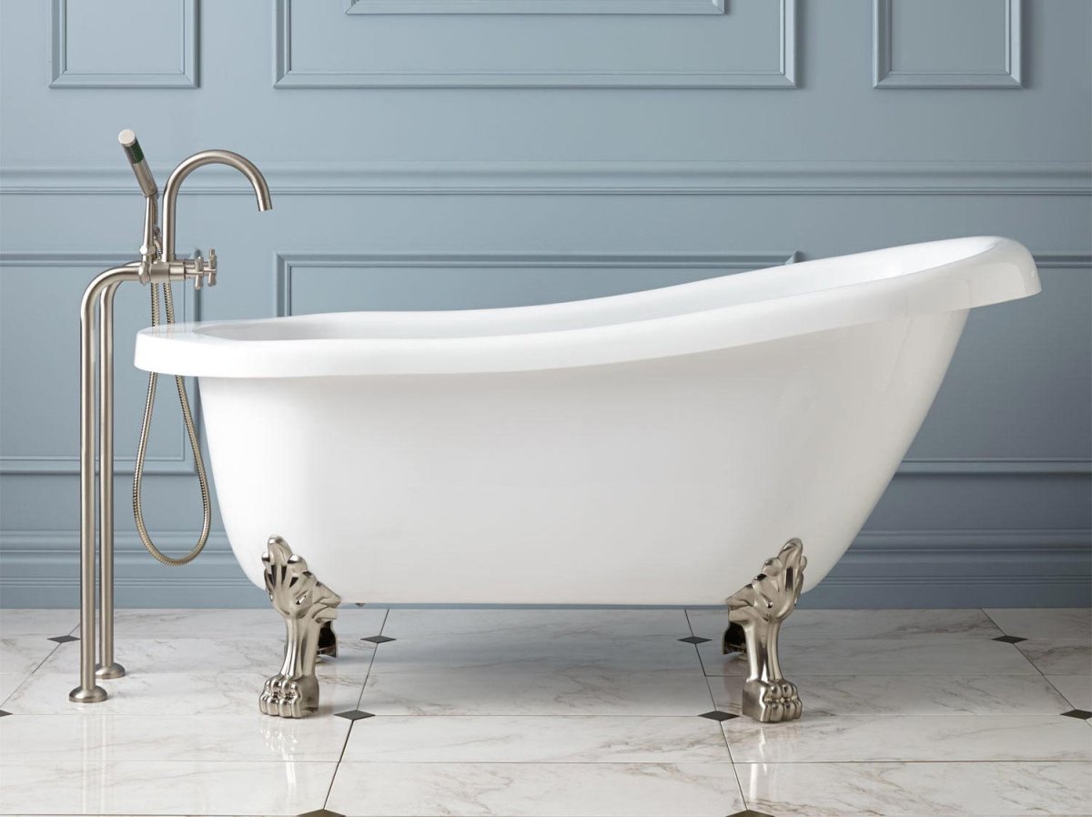 Маленькая отдельностоящая ванна