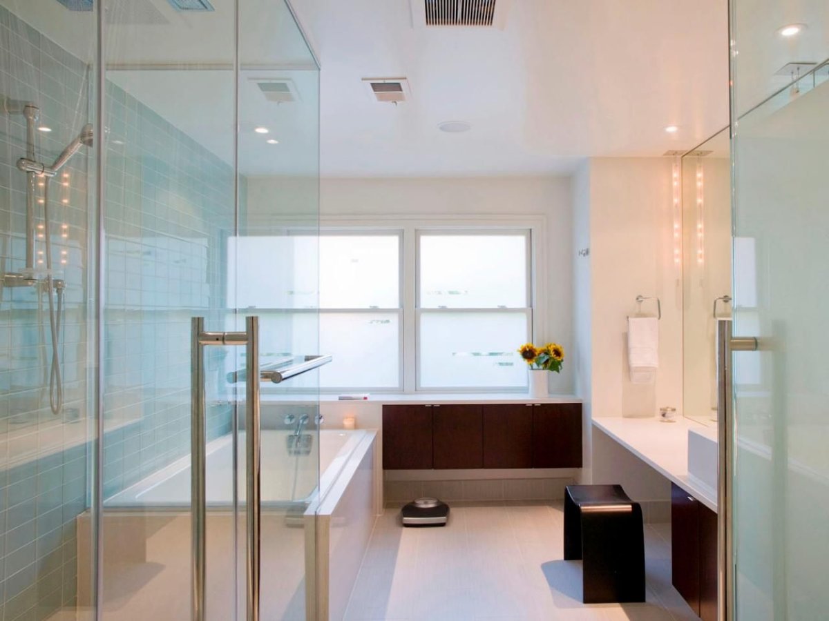 Ванная комната с постирочной зоной