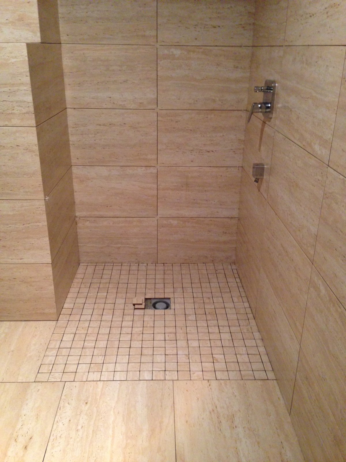 Выкладка плитки в душевой