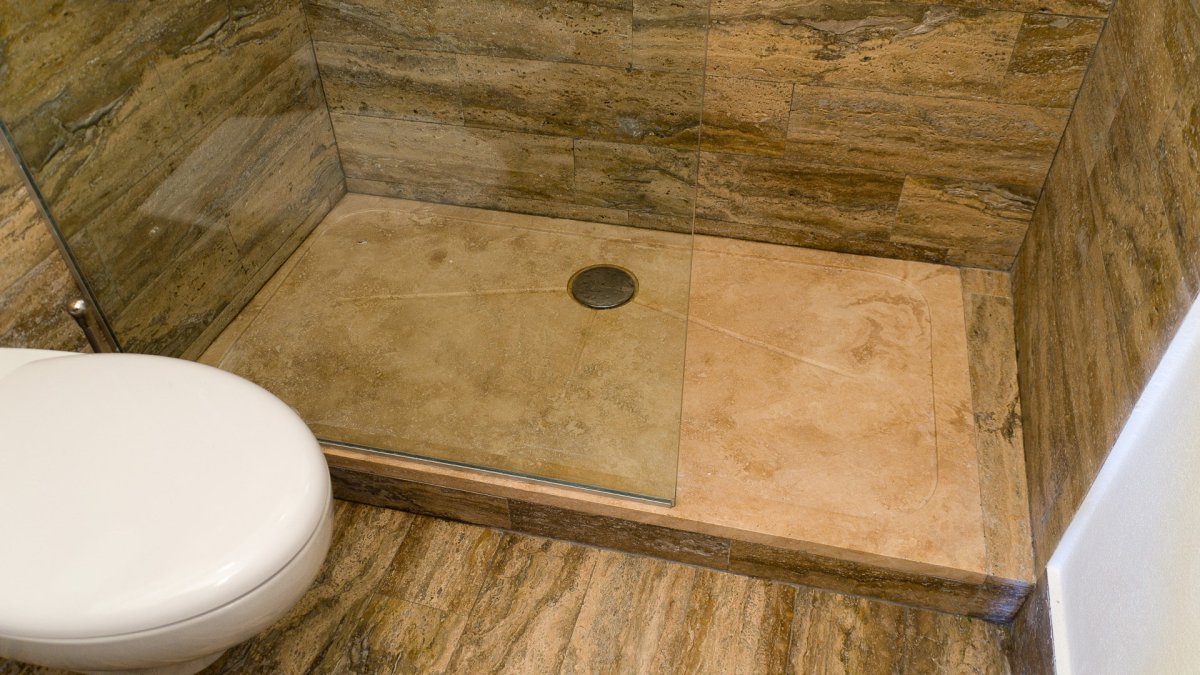 Душевой поддон из травертина