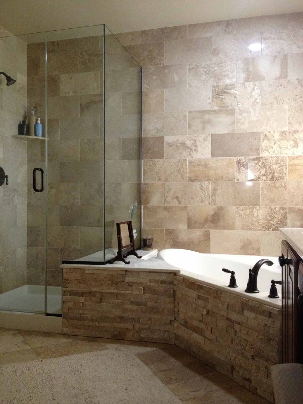 Ванная комната отделанная травертином