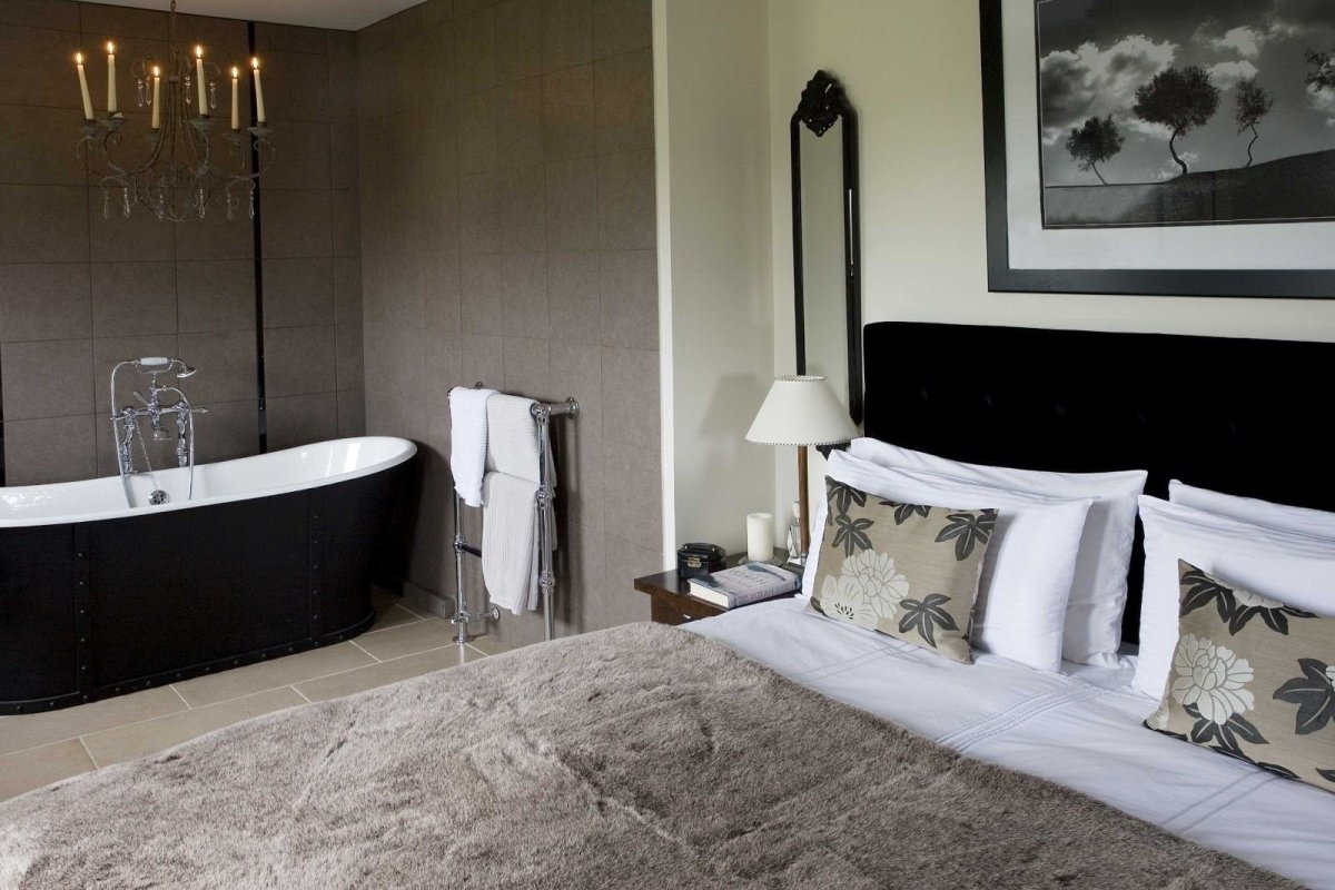 Спальня с ванной