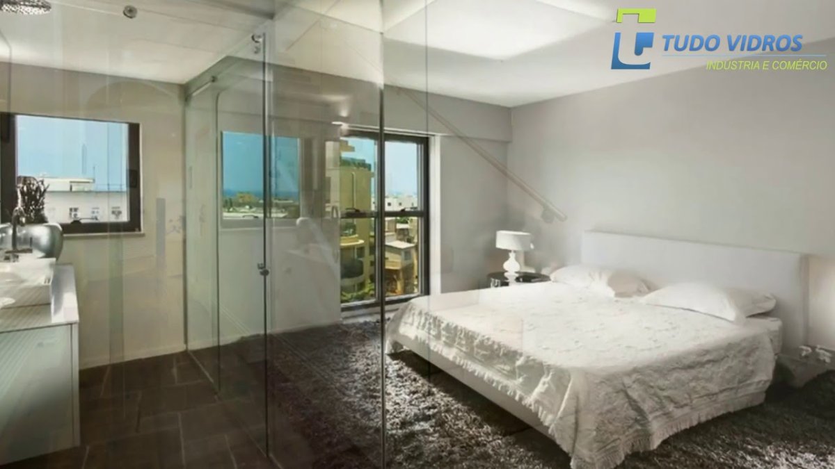 Спальная комната с ванной