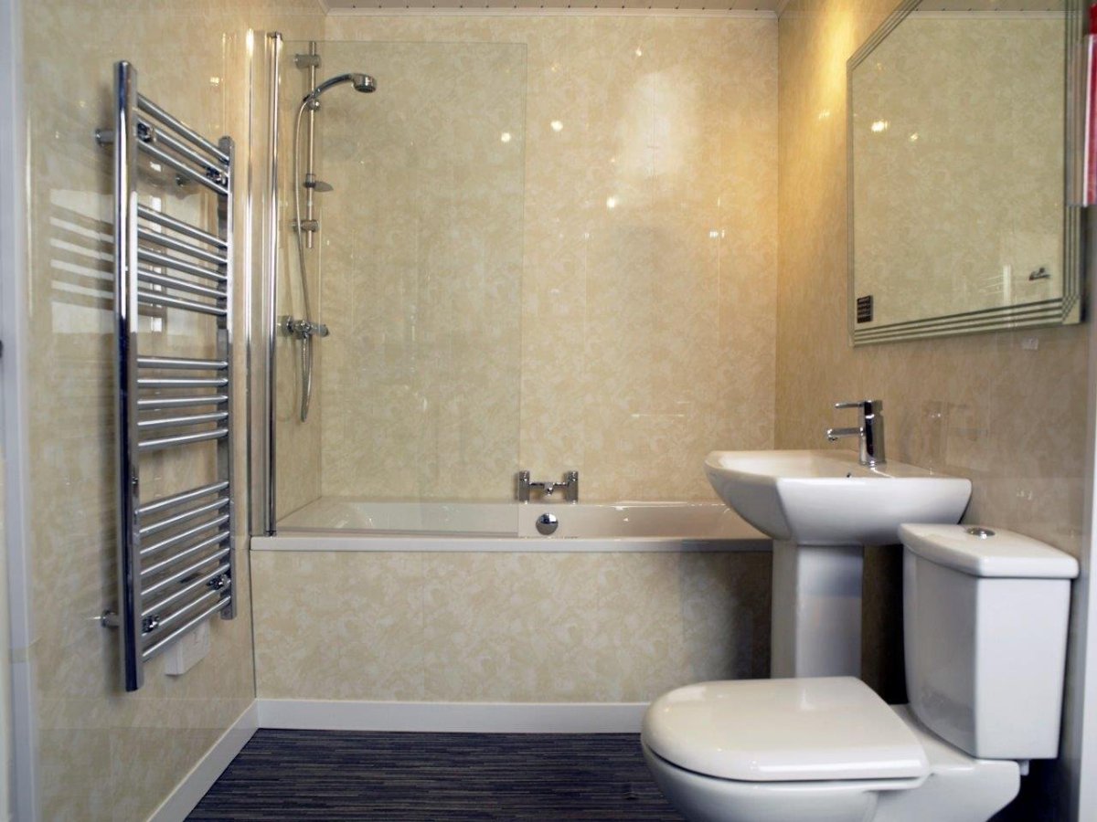 Ванна и туалет пластиковыми панелями